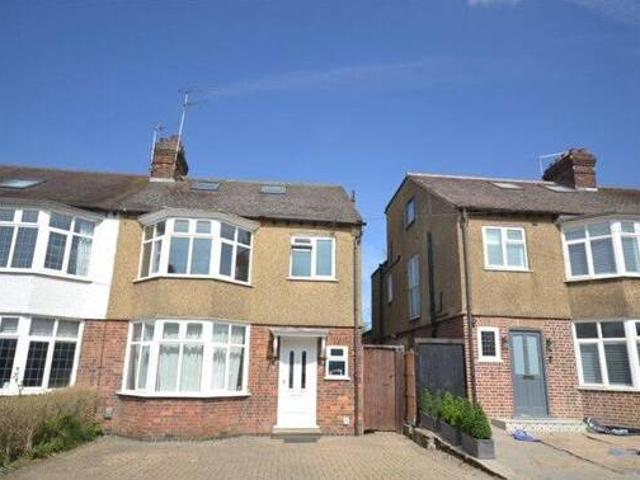 House for rent in Hatching Green, Five Acres