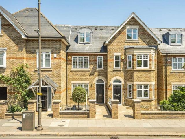 House for rent in London Borough of Merton, Cat Hill