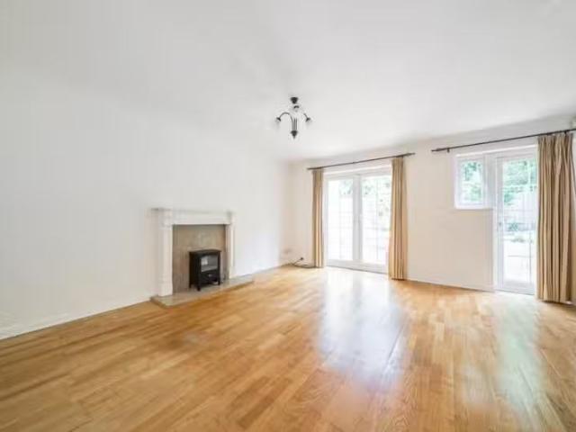 House for rent in Five Acres, Hertfordshire