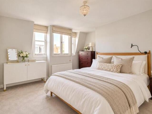 House for rent in Cat Hill, England