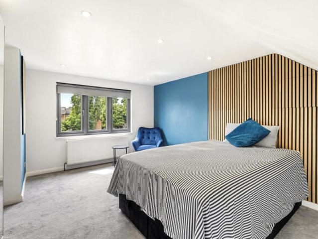 Cottage for rent in Greater London