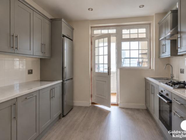 House for rent in Cat Hill, England
