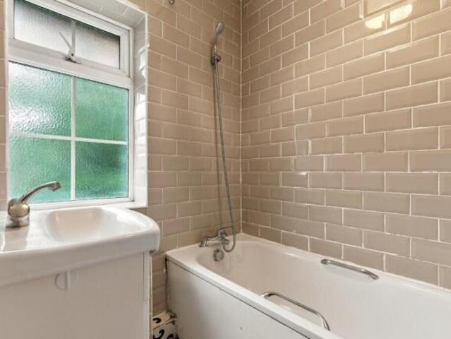 Property for rent in Cat Hill, England