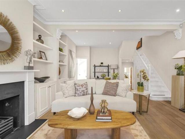 House for rent in Cat Hill, England