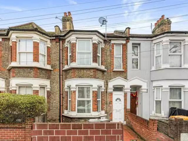 House for rent in Plashet, Greater London