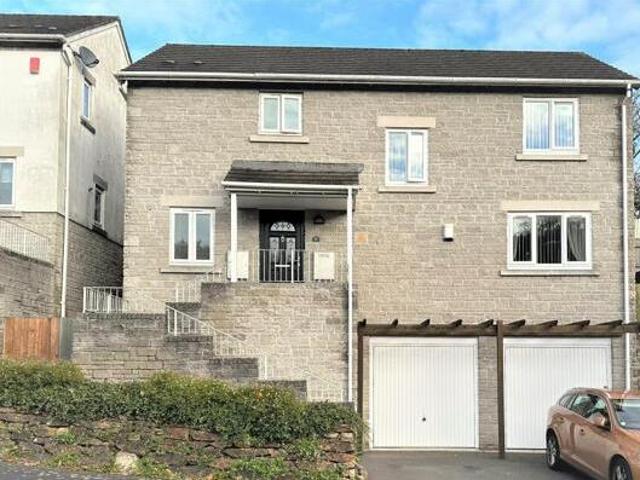 House for rent in Follaton, Strode