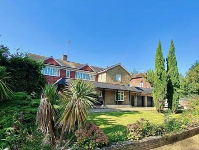 House for sale in Loughton, Epping Forest