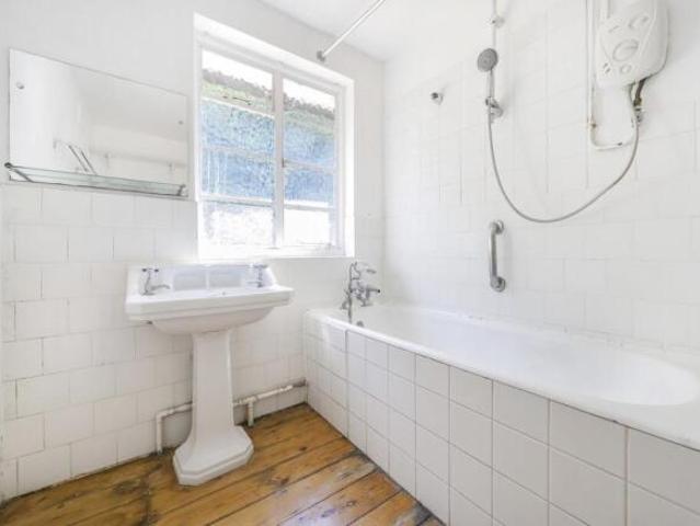 House for rent in Cat Hill, England
