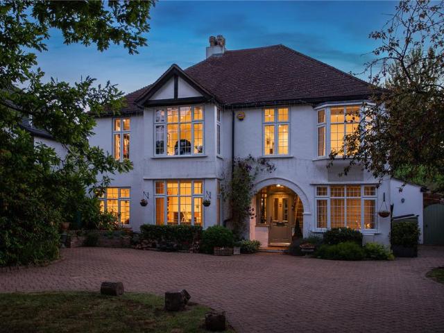 House for sale in Caterham on the Hill, Hillview