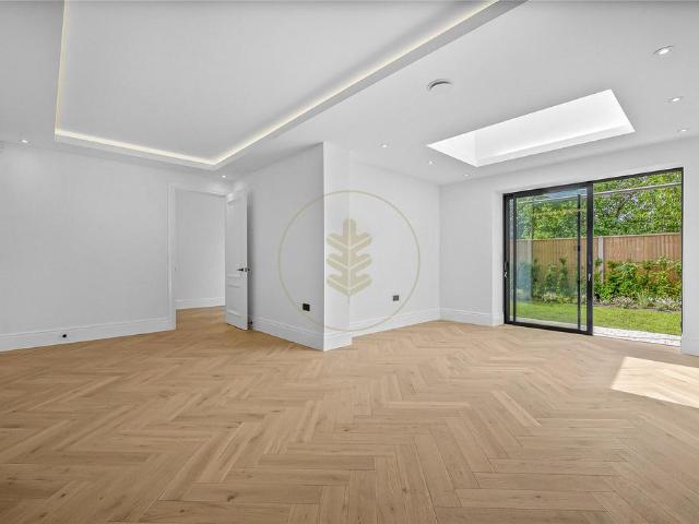 House for sale in Brondesbury, Greater London