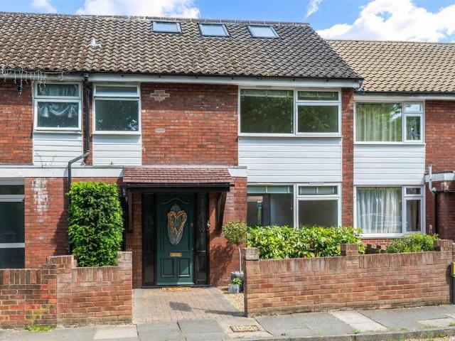 House for sale in London Borough of Merton, Cat Hill