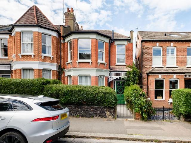 House for sale in Muswell Hill, Greater London