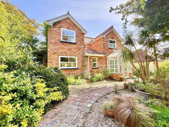 House for sale in Highcliffe