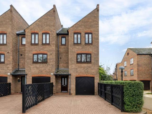 House for sale in Isle Of Dogs, Isle Of Man