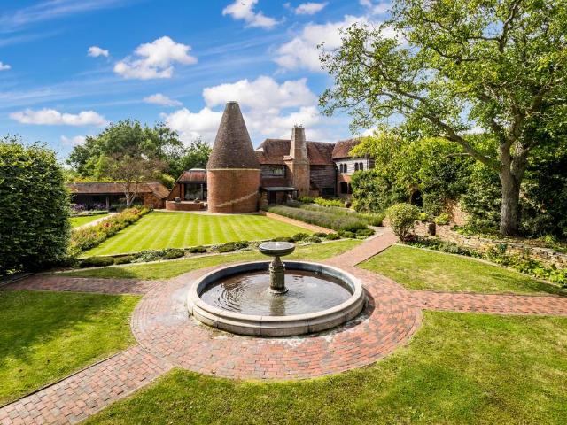 House for sale in Sponden, Sandown Park