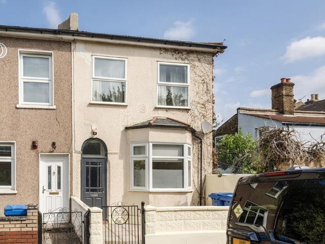 House for sale in Nunhead, Greater London
