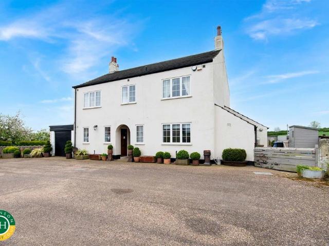 House for sale in Wadworth, South Yorkshire