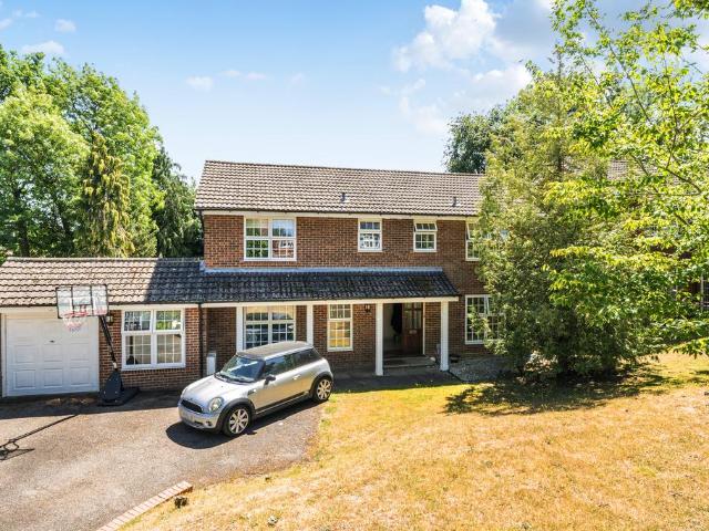 House for sale in The Butts, Kent