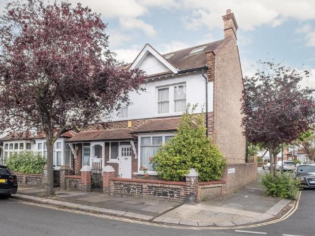 House for sale in East Sheen, Greater London