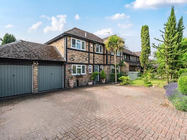 House for sale in Heol-las, Surrey