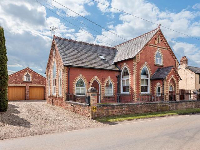 House for sale in Oscroft, Cheshire