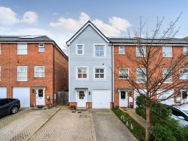 House for sale in Kings Hill, Colliers End