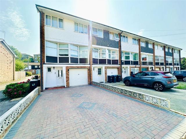 House for sale in London Borough of Croydon, Waddon