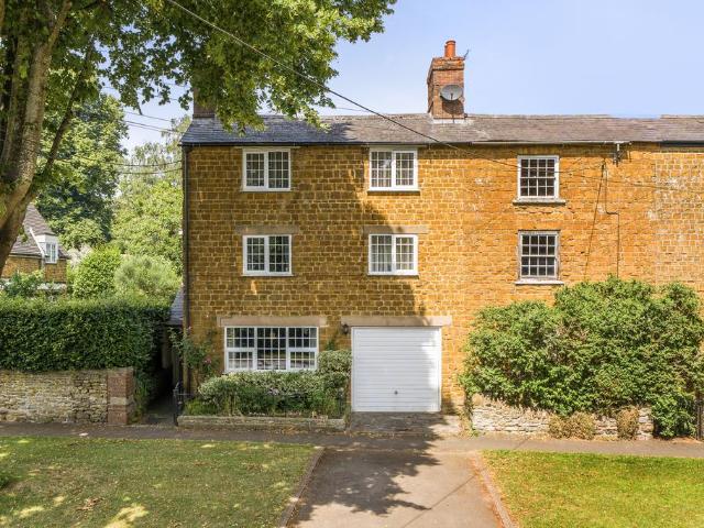 House for sale in Evershot, Oxfordshire