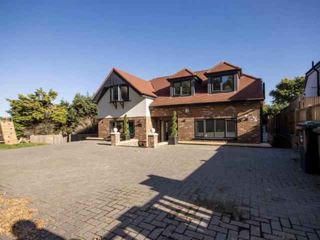 House for sale in Batchworth, Hertfordshire