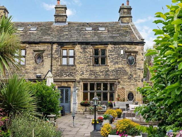 House for sale in Farsley, West Yorkshire