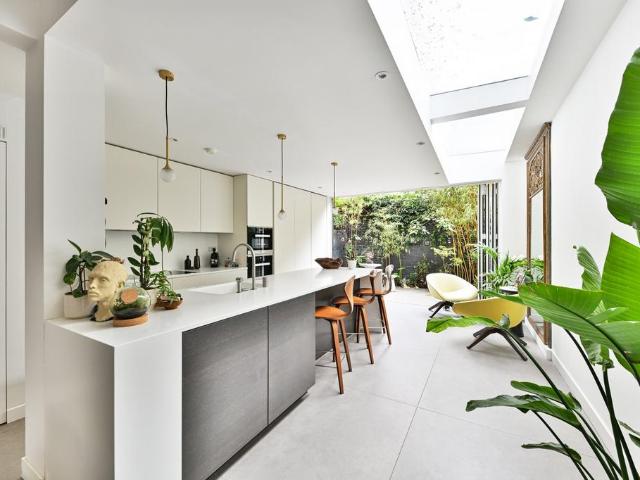 House for sale in Lot's Village, Greater London