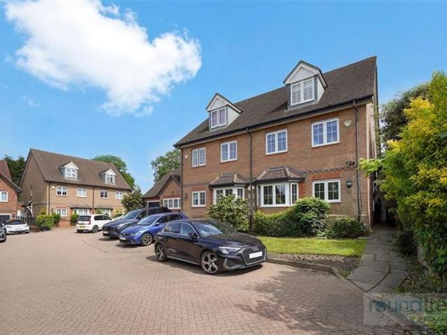 House for sale in Elstree and Borehamwood, Borehamwood