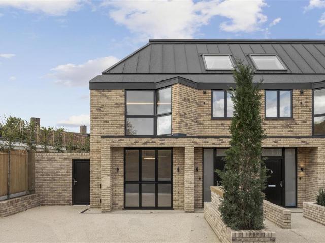 House for sale in London Borough of Merton, Merton Park