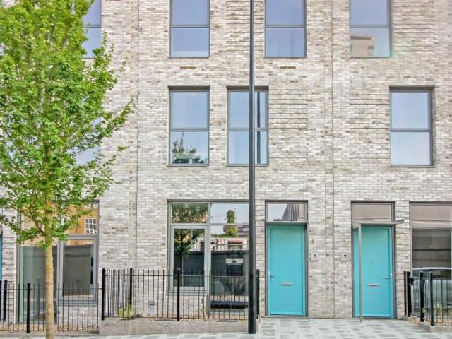 House for sale in London Borough of Lewisham, New Cross