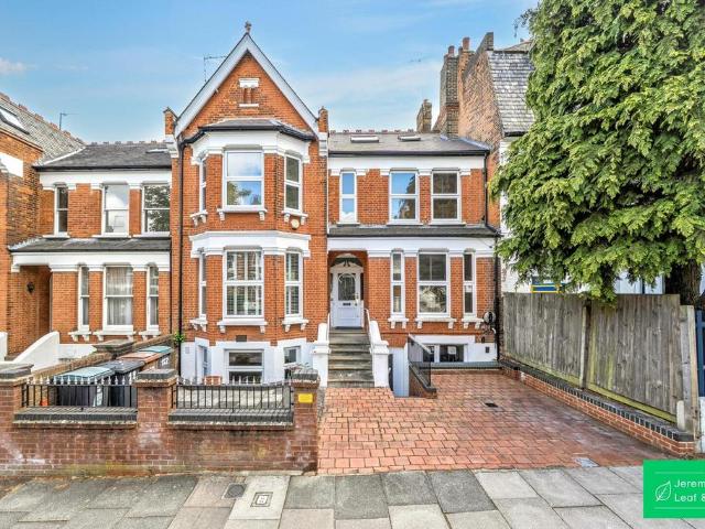 House for sale in Muswell Hill, Greater London