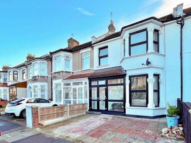 House for sale in London Borough of Redbridge, Greater London