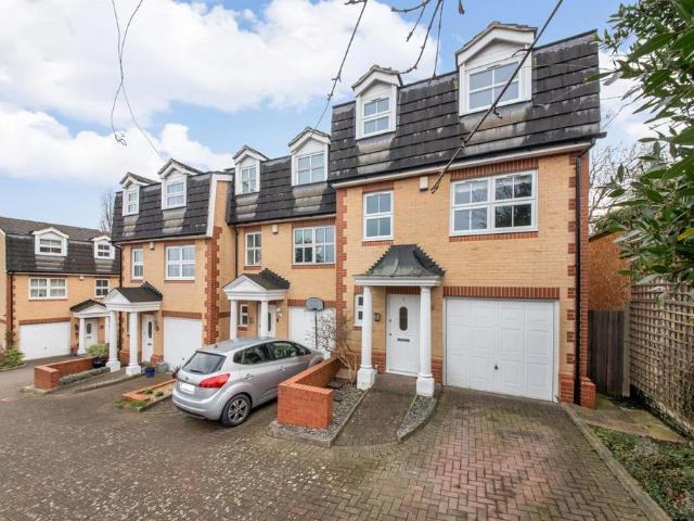 House for sale in London Borough of Lewisham, Forest Hill