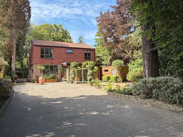 House for sale in Walton On The Hill, Red Hill