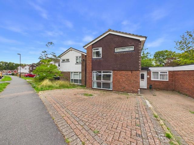 House for sale in Perryfields, West Sussex