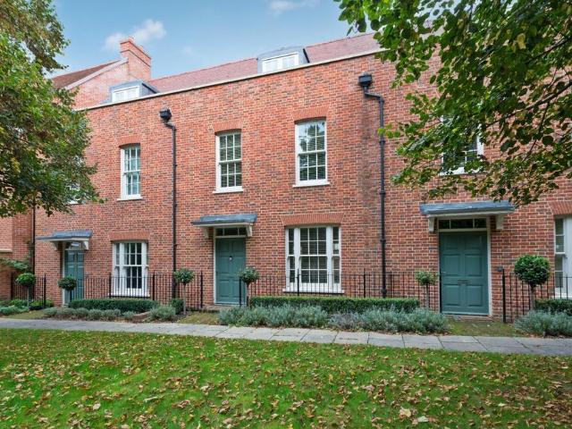 House for sale in Longport, The Bridge