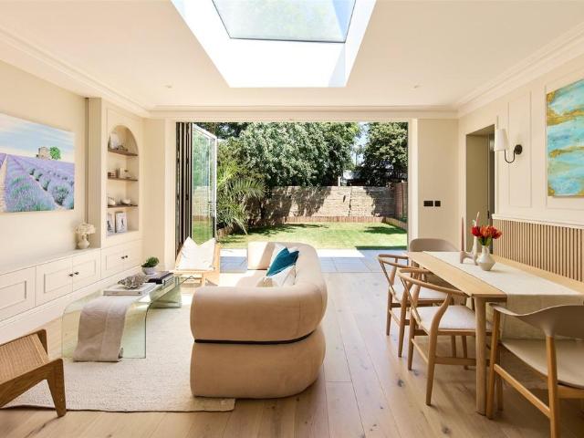 House for sale in North Kensington, Greater London