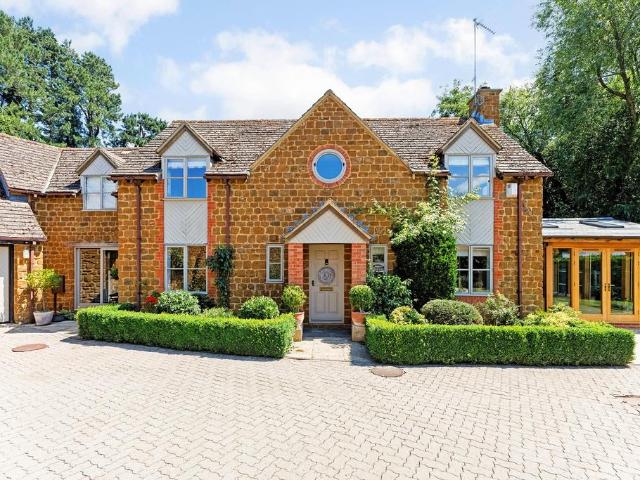 House for sale in Chipping Warden, Northamptonshire
