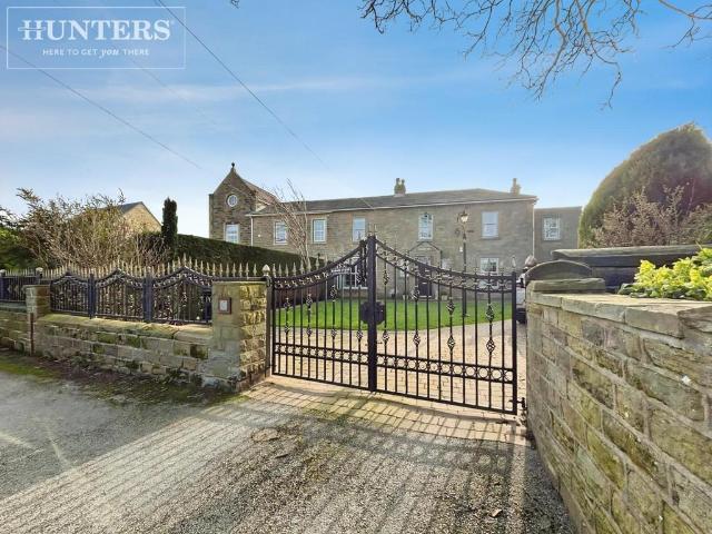 House for sale in Mapplewell, South Yorkshire