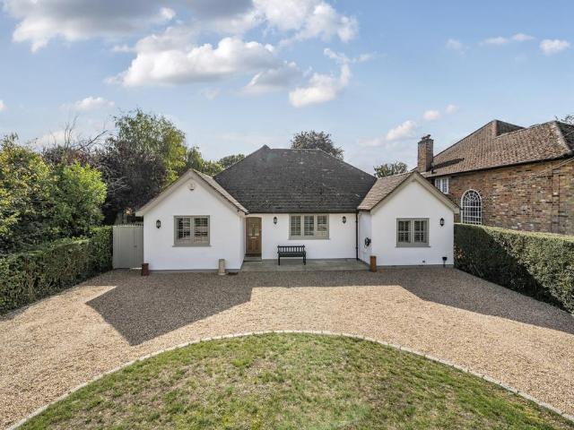 House for sale in Batchworth, Hertfordshire
