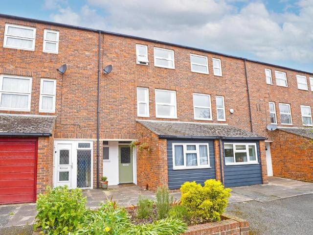 House for sale in London Borough of Lewisham, Greater London