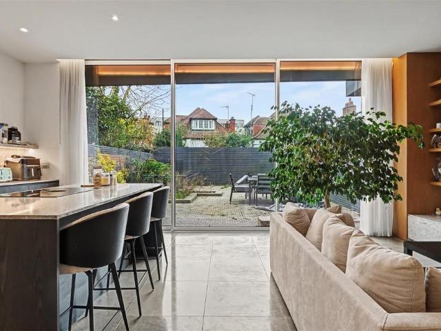 House for sale in Golders Green, Greater London