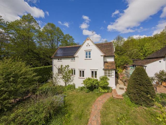 House for sale in The Butts, Kent
