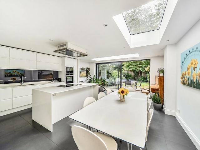 House for sale in Shepherd's Hill, Greater London