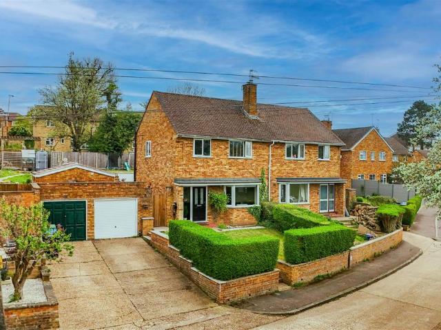 House for sale in Bourne End, Pouchen End