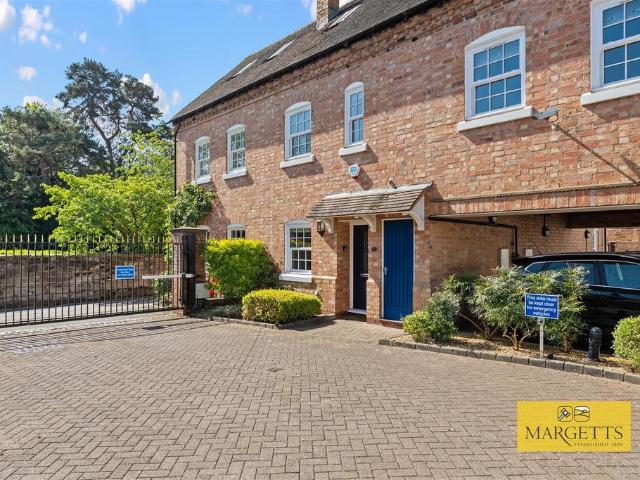 House for sale in Cliff Hill, Green Close